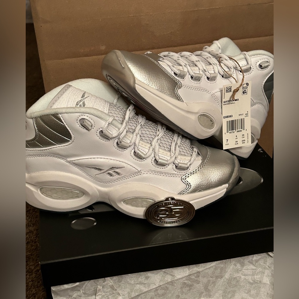 NWT/NIB Rbk Question mid